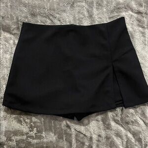 Trending Black Women's mini Skort size small.